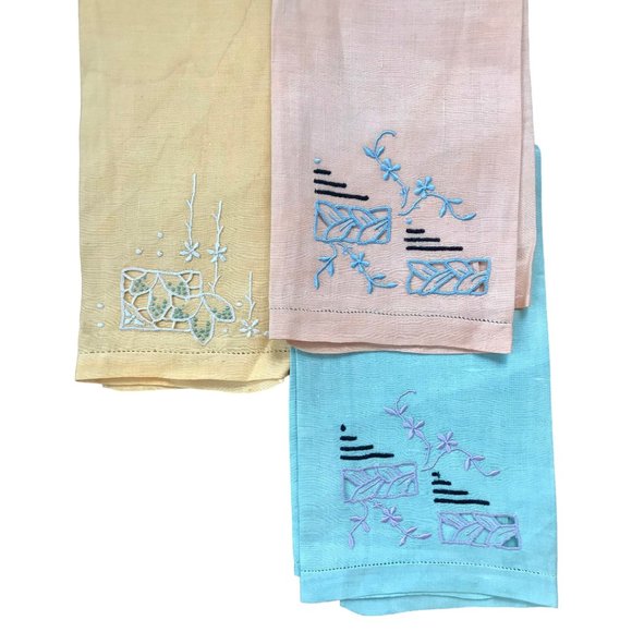 Vintage Embroidered Hand Towels set of 3 in Green Yellow & Orange cut work. - Picture 3 of 10
